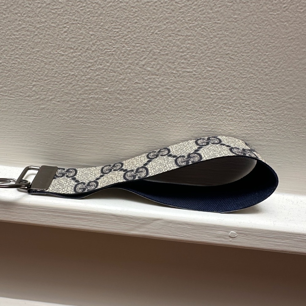 Handmade luxury wristlet key holder - Picture 5 of 7